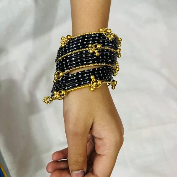 Glass bangles set